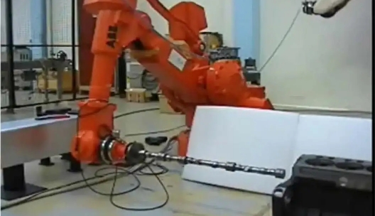 省人化トピックス　事例紹介！協働ロボットGoFaによる『力覚制御を使ったカムシャフトの挿入』（ABB株式会社）