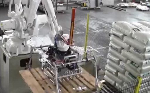 【事例紹介】ロボットハンドが”変形”して、重量物搬送のすべてを解決！（ABB Robotics Japan株式会社）